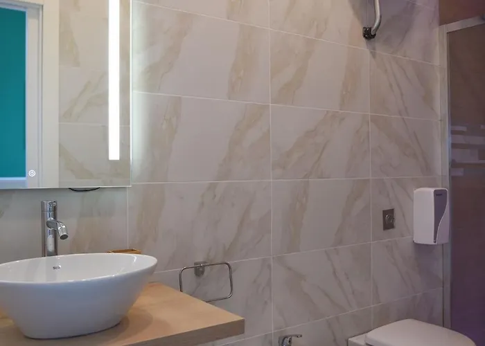 לינה וארוחת בוקר Gate