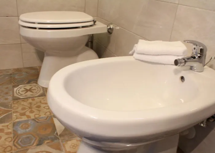 לינה וארוחת בוקר Gate 4*